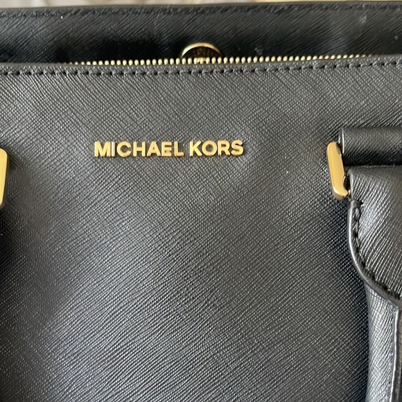 Micheal Kors bag! - Picture 2 of 5